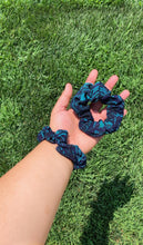 Load image into Gallery viewer, Blue Paisley Print Scrunchies