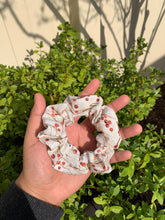 Load image into Gallery viewer, Cranberry Scrunchies