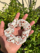 Load image into Gallery viewer, Cranberry Scrunchies