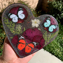 Load image into Gallery viewer, Dried Flower and Butterfly Resin Heart Tray