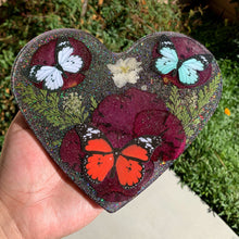 Load image into Gallery viewer, Dried Flower and Butterfly Resin Heart Tray
