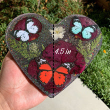 Load image into Gallery viewer, Dried Flower and Butterfly Resin Heart Tray